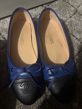 CHANEL Blue and Black Two-Tone Cap-Toe Ballet Flats